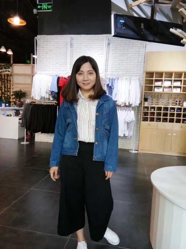 全身黑稍胖的女生怎么感觉穿什么都不好看,怎么穿搭呢?