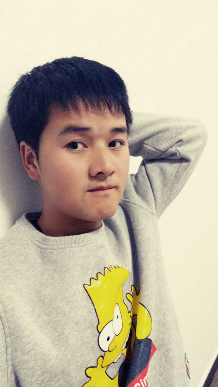 颜值一般,大众脸, 从小到大经常被人说: 哎呀……你太像我的那个亲戚