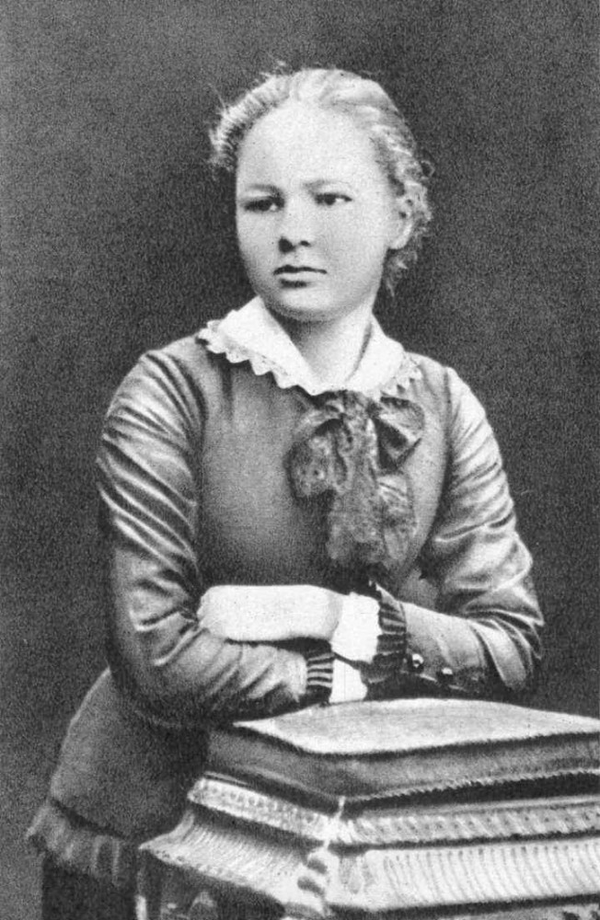 孩子写作业，关上门安安静静写更好，还是在客厅随时能看到更好？