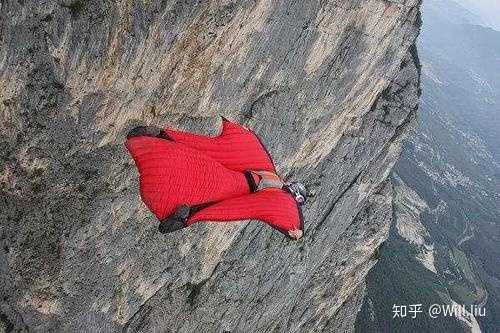 如何看待天门山翼装飞行身亡女子遗体发现地点距离起跳地点仅2000米