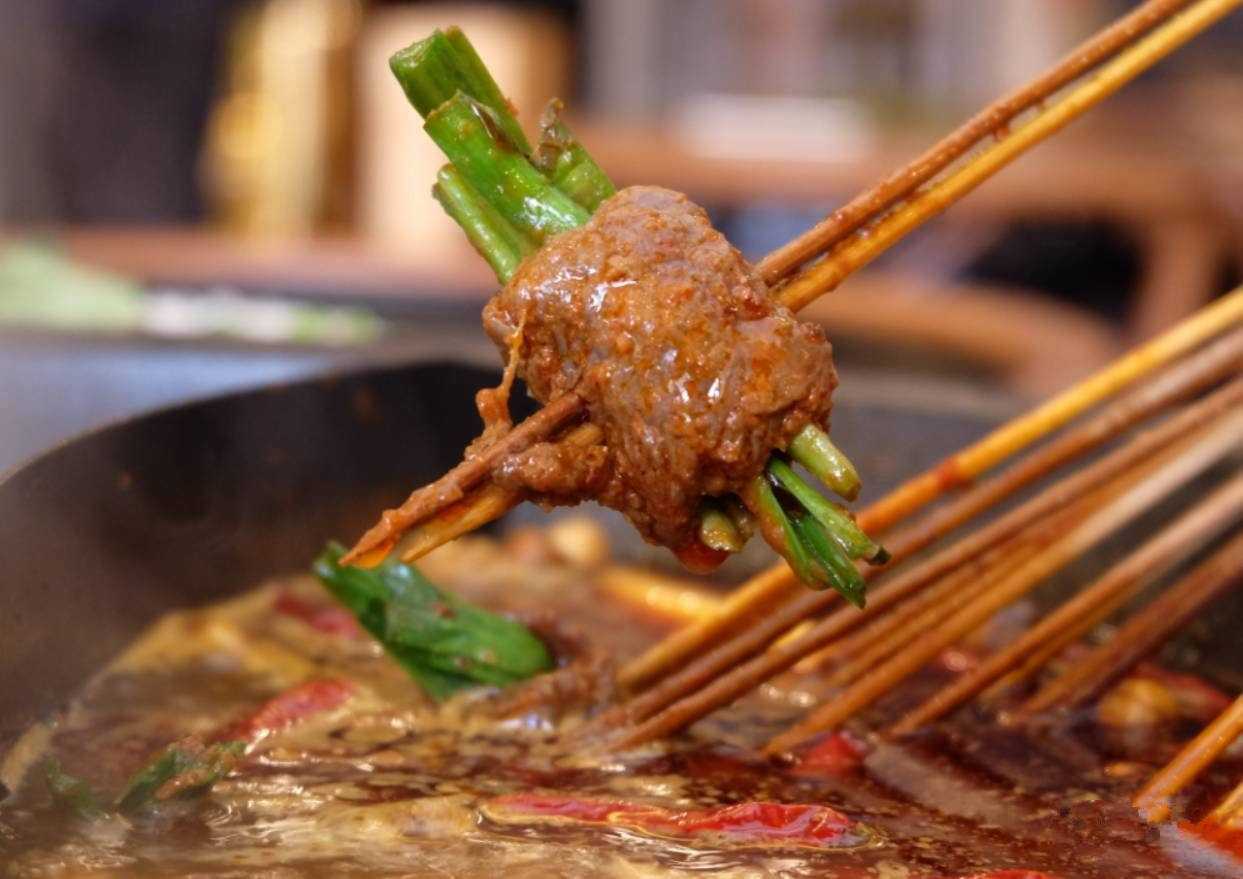 求一个成都三日游的旅游攻略,包括成都美食,大