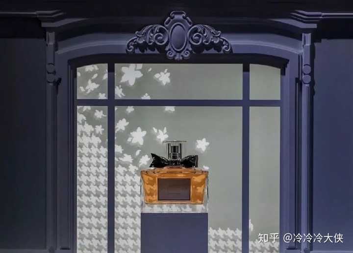 Dior 的高级定制服从哪些服装细节可看出其经典的设计手法 知乎