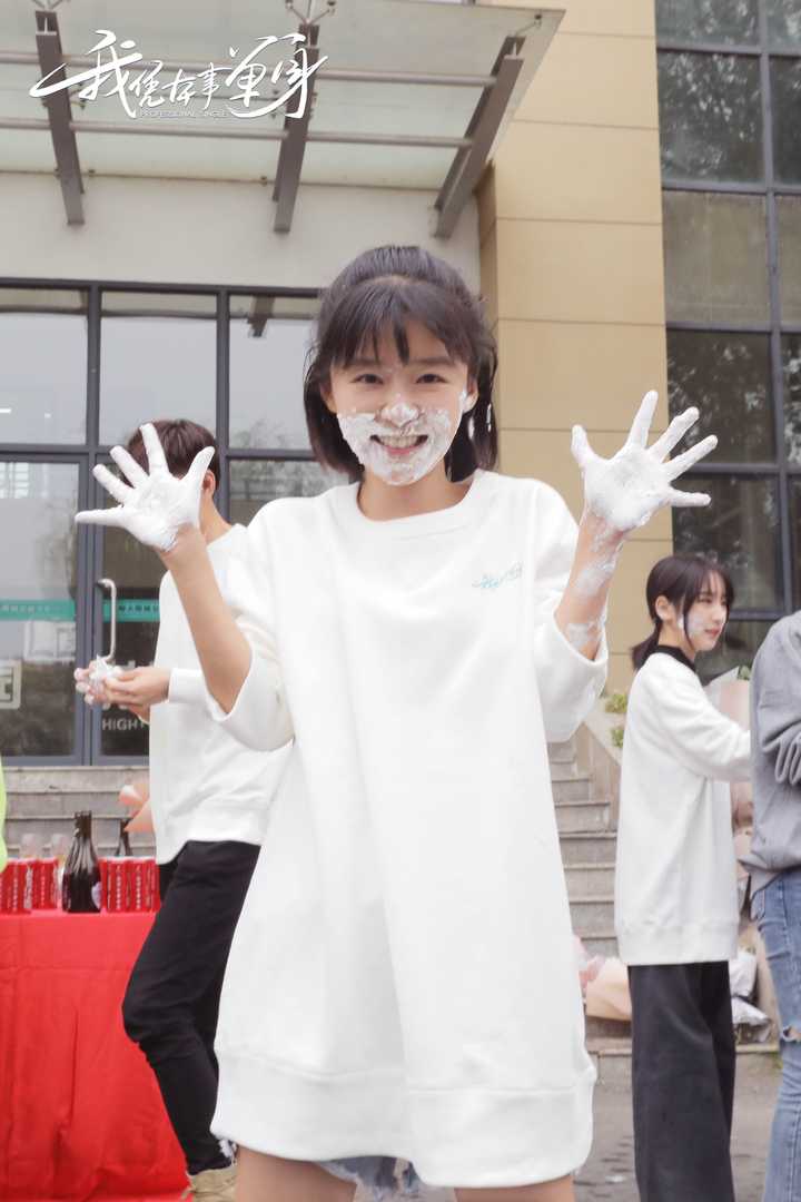 人:何泽远 / 王润泽 / 宋伊人 / 白鹿 / 邓超元 / 林妍(导演)剧情概要