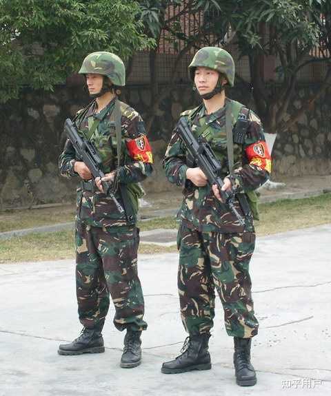 我军的特种部队都穿着哪些样式的作战服?与普通部队的制服有什么不同? - 知乎