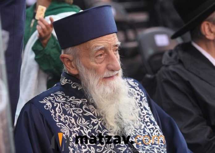 为什么许多犹太男人的装扮都是大衣黑帽,鬓发垂颊,络腮胡,这种装扮的