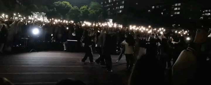如何评价凤凰传奇?