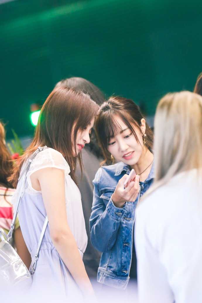 如何看待冯薪朵黄婷婷辞去队长职务?