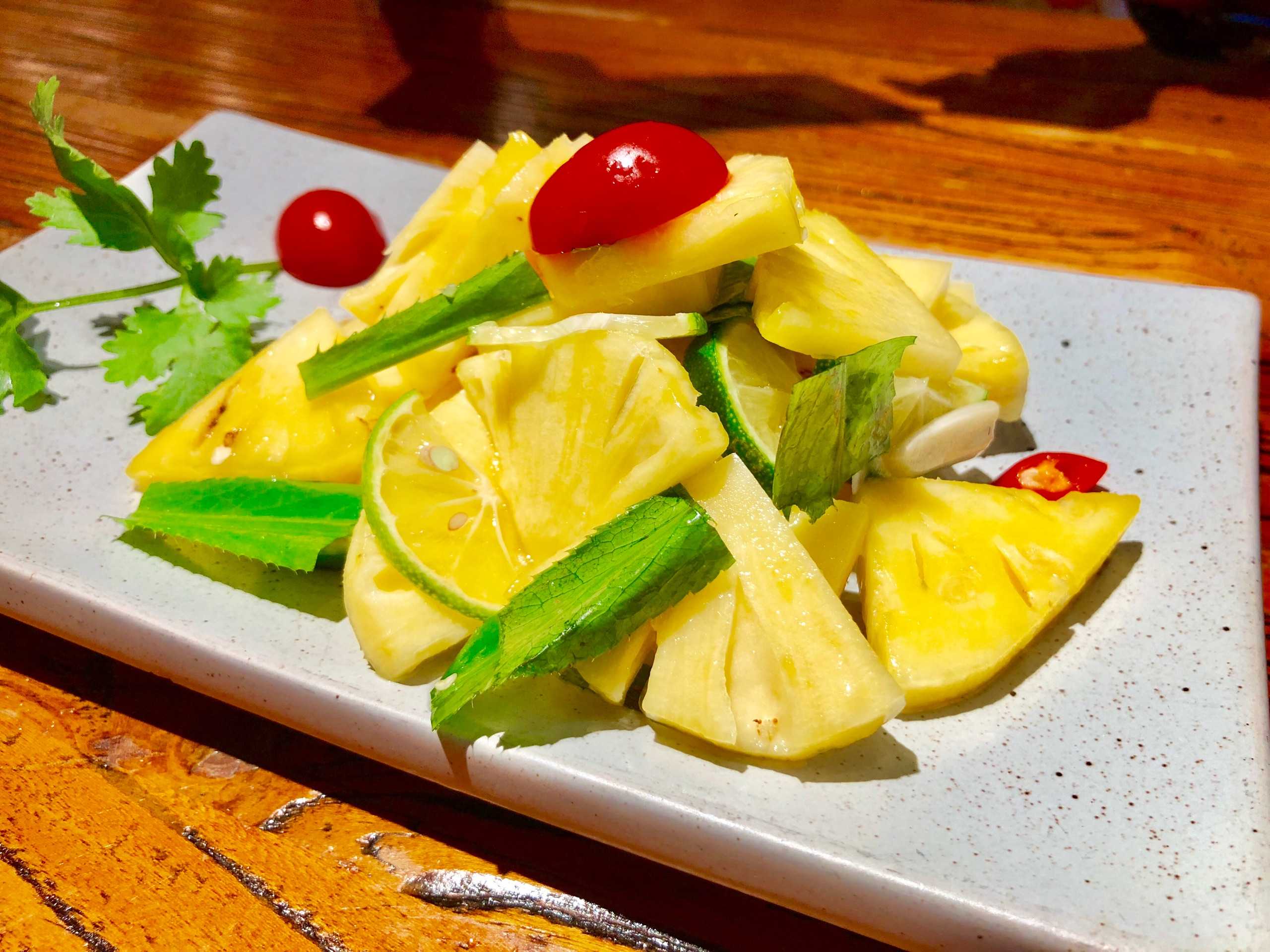 每次想起来都流口水的菜(『)～ "青柠檬拌鲜菠萝" 是不是听到名字就两