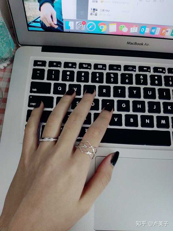 我自己的手~刚刚拍的