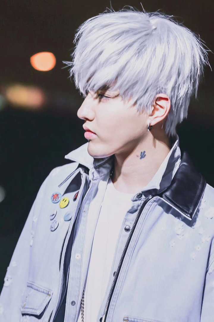 吴亦凡整容了吗?