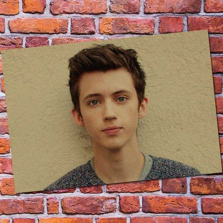 有没有戳爷和萌德的壁纸呀,超好看那种 ?