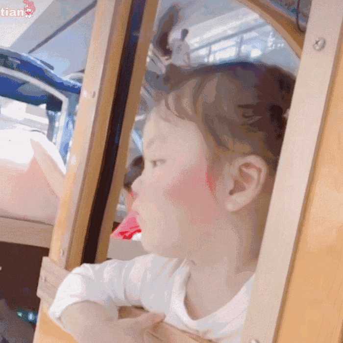 想知道这个小孩叫什么想要他的更多表情包