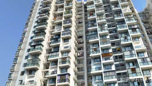 奇偶层阳台错开的阳台也是偷面积的产物,图源:qq.com