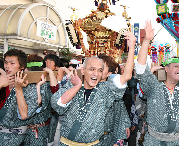 您说日本人节日穿和服.