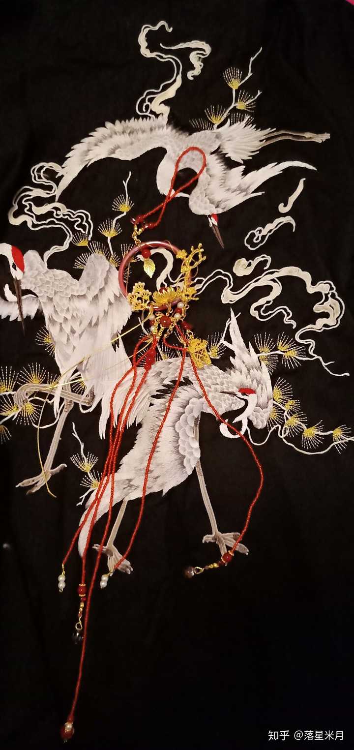 请问有什么带有仙鹤的汉服吗?