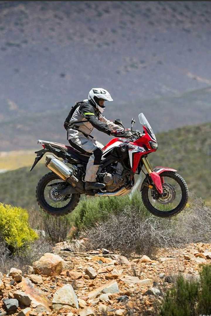 如何评价红牛车手克里斯操控ktm1190这段视频?