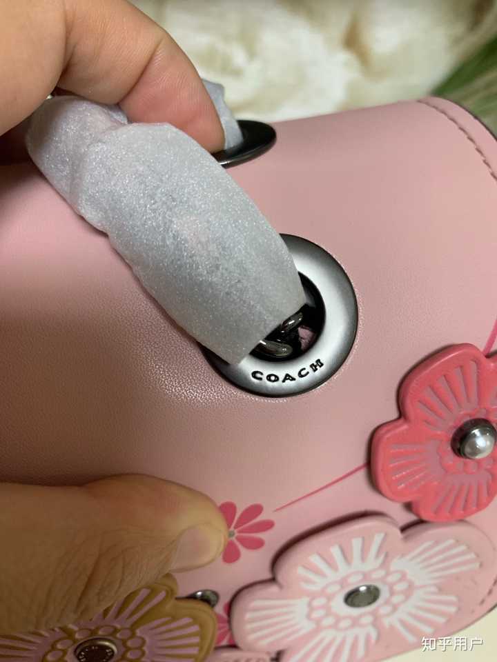 coach的包包适合刚毕业的女孩子吗?
