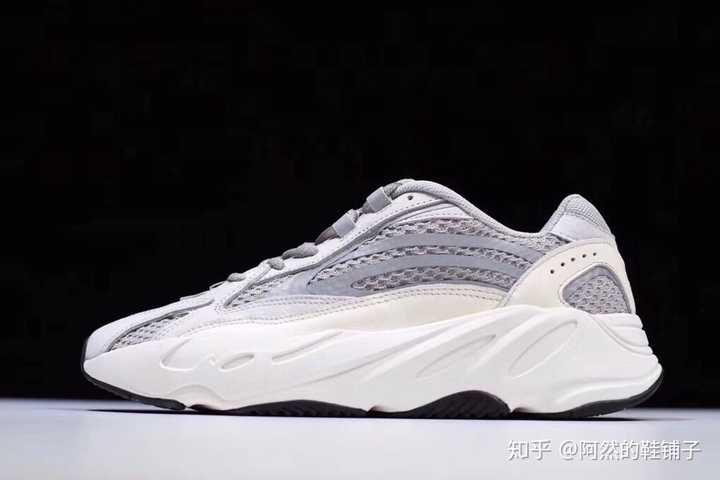 本人小白一枚,想问下各位大佬,莆田纯原椰子700v2,的皮质摸起来是怎么