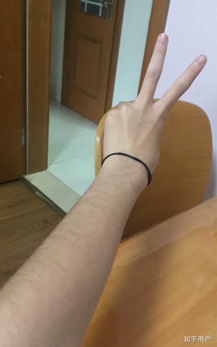 女生长浓密手毛是一种什么样的体验?