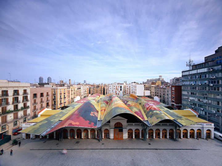 de la boqueria)几乎是每个旅行者必去的巴塞罗那市场之一了,一直被称