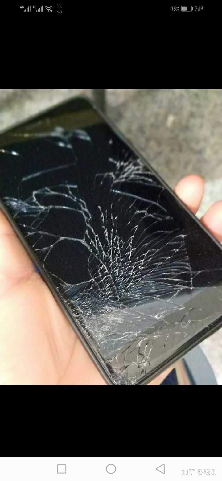 手机屏幕坏了照片图片