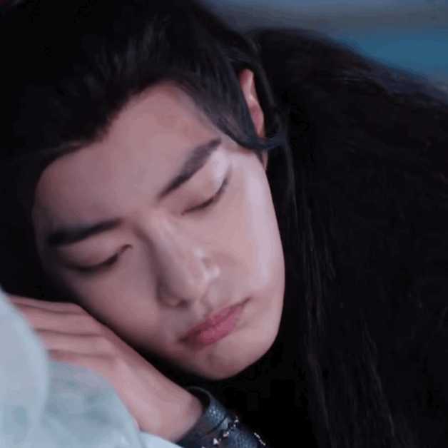 我真没把魏无羡和肖战想在一起,也没觉得跳崖那绝美绝惨落泪多么诱人