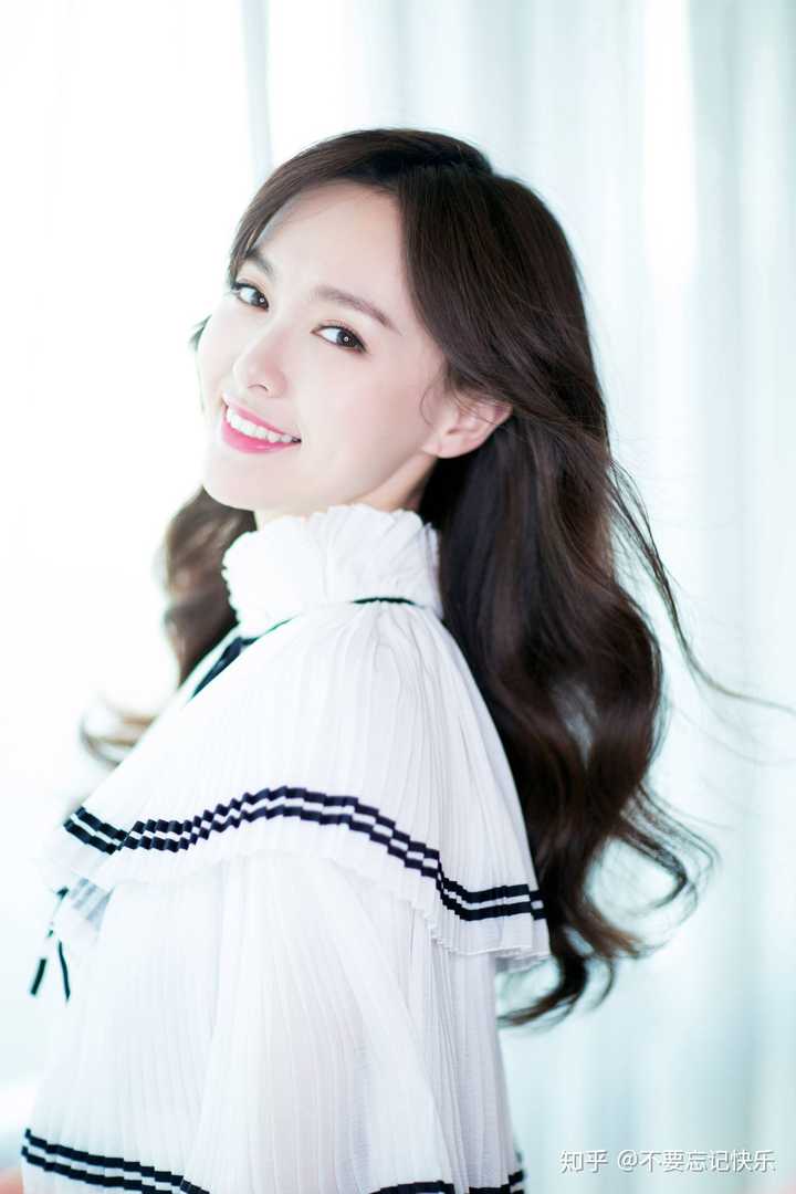 但知乎上很多人说唐嫣不好看 刘亦菲惊为天人呢?