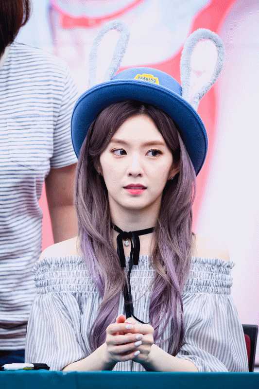 裴珠泫,虽然裴珠泫的颜不是我的心动狙击,但是因为承认度很高所以我把