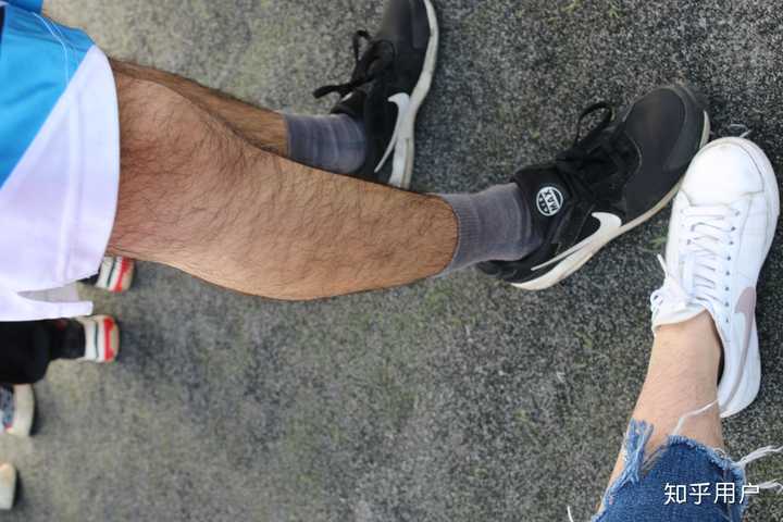 男生看到有腿毛的女生是什么感受?