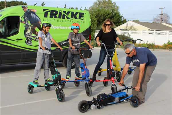 美国的帅克trikke电动滑板车,因三点曲面联动系统的使用在其稳定的