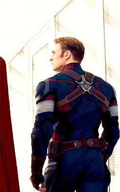 美队1里讲得很清楚啊,因为他自己注射了亚伯拉罕·厄斯金博士研发的