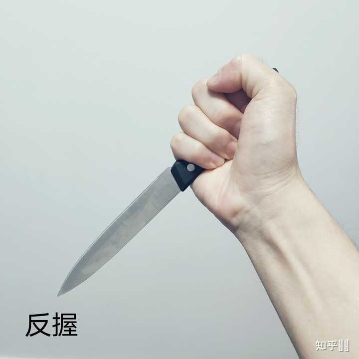 格斗场景中匕首为什么要刀刃朝着小指一侧握? - 知乎