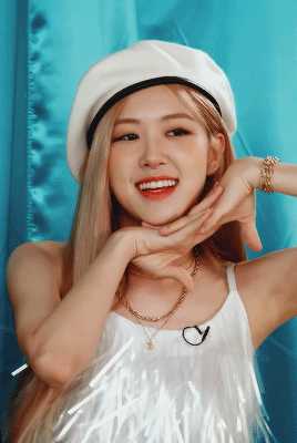 jisoo就属于那种动态比静态好看的那种 而且笑起来是真的绝呀!