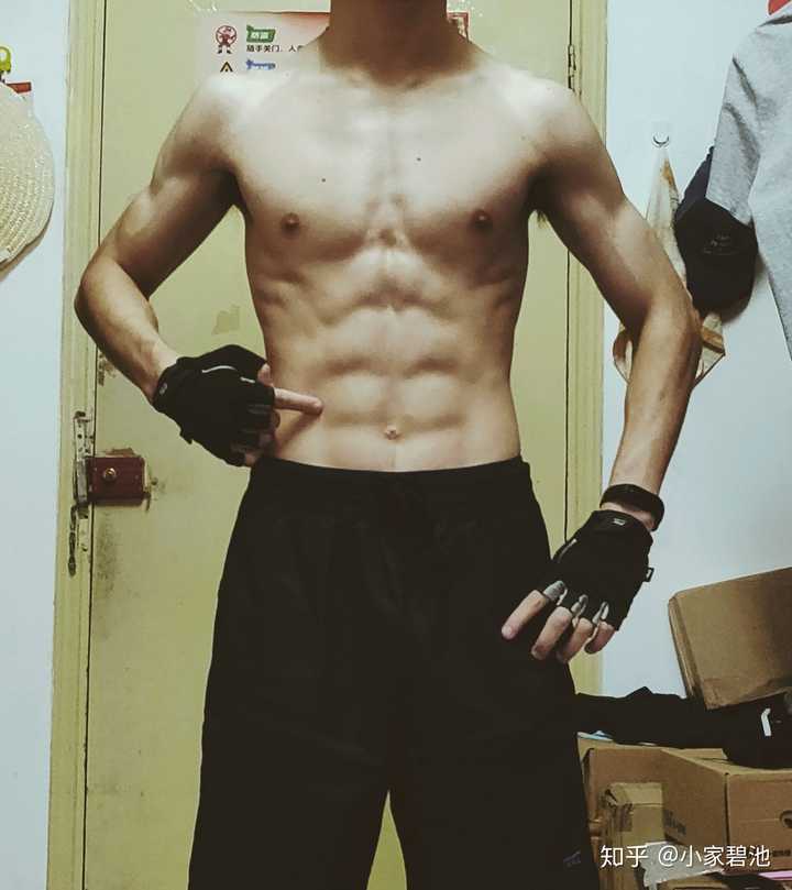 为什么瘦的男生就有腹肌 知乎