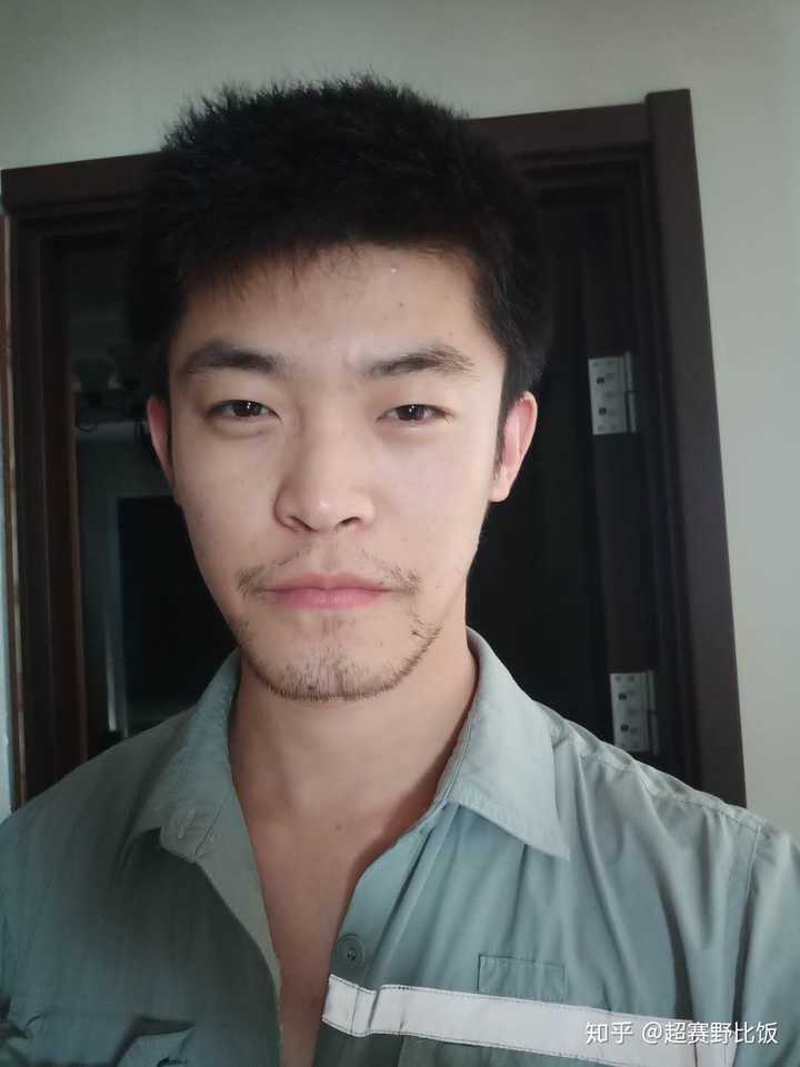 一个男孩子不注重外表留胡须,有啥办法可以改变他吗?