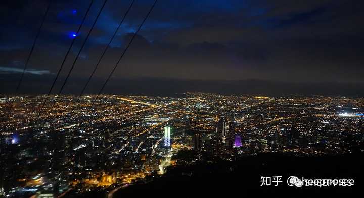 (俯瞰波哥大夜景,美哭了)