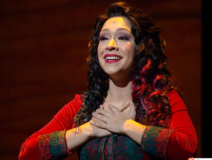 为什么音乐剧演员不戴监听耳机?