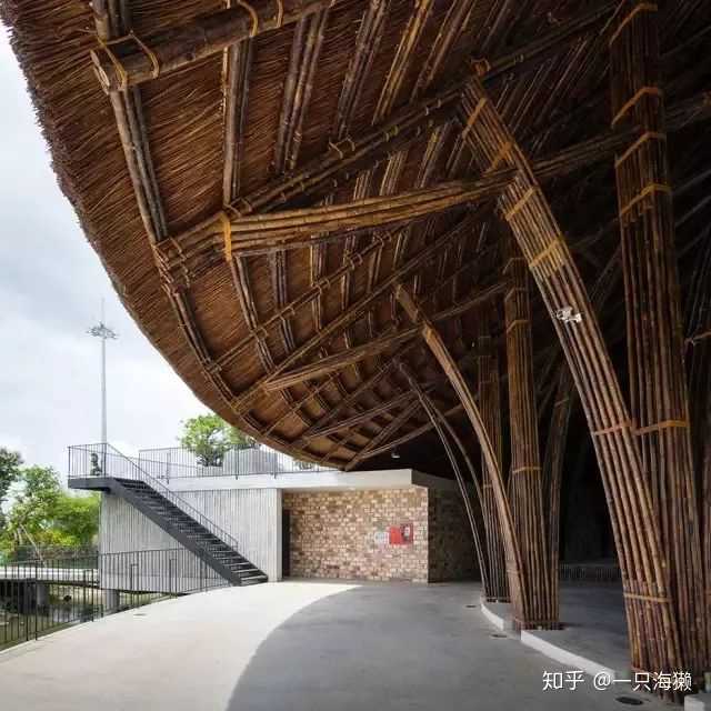 越南有這樣一名建築師,擅用竹子木藤來建造房子,每一座竹屋都美麗到