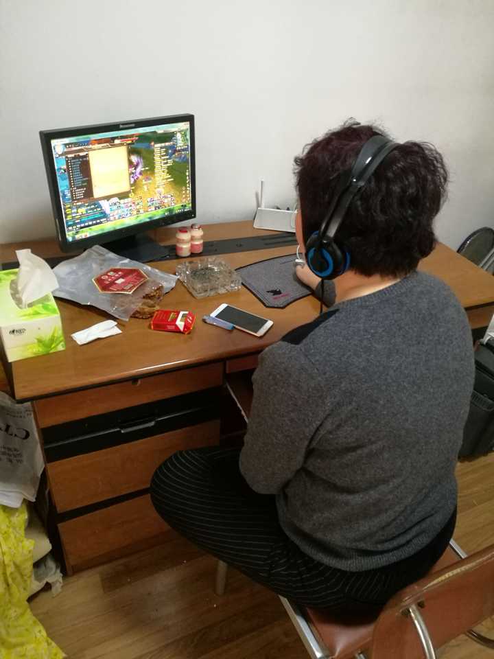 最后,给你们我妈的盘腿刷本图.