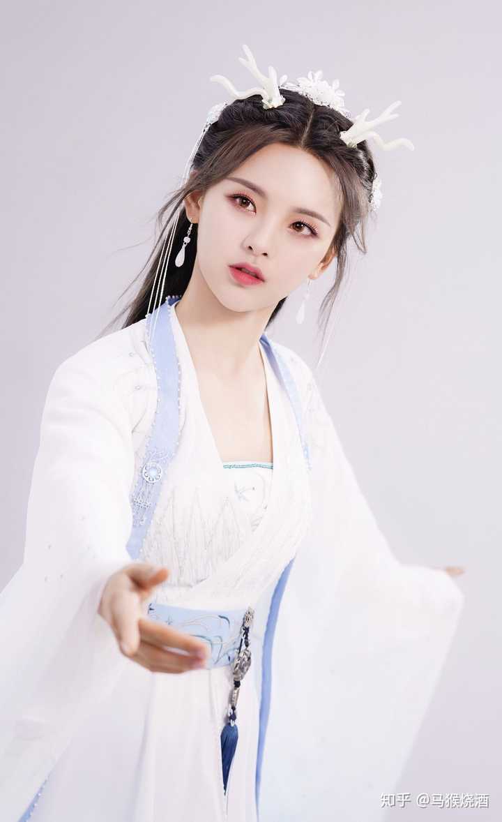 一波更新,我在知乎刷了很多关于她的帖子……我现在对她好感爆表了