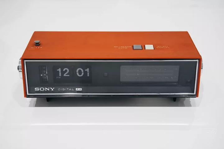 "数码24"8fc-59是世界上数字时钟收音机.1968年问世.现在看来还不错.