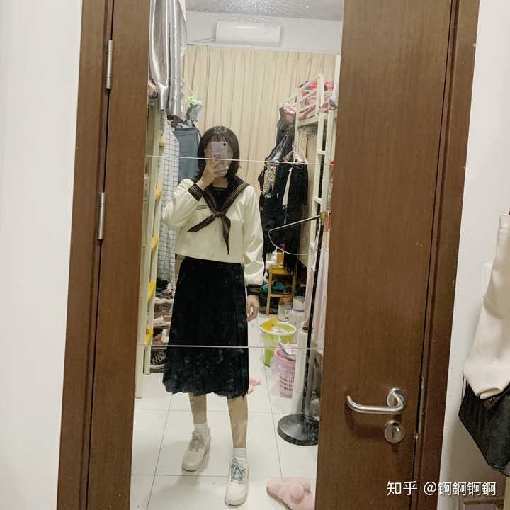 請問jk制服 水手服可以配匡威麼?