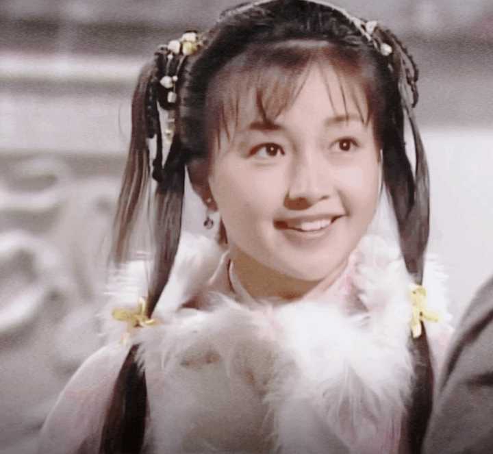 其实李绮红演郭襄时已经24岁,但是胜在脸上
