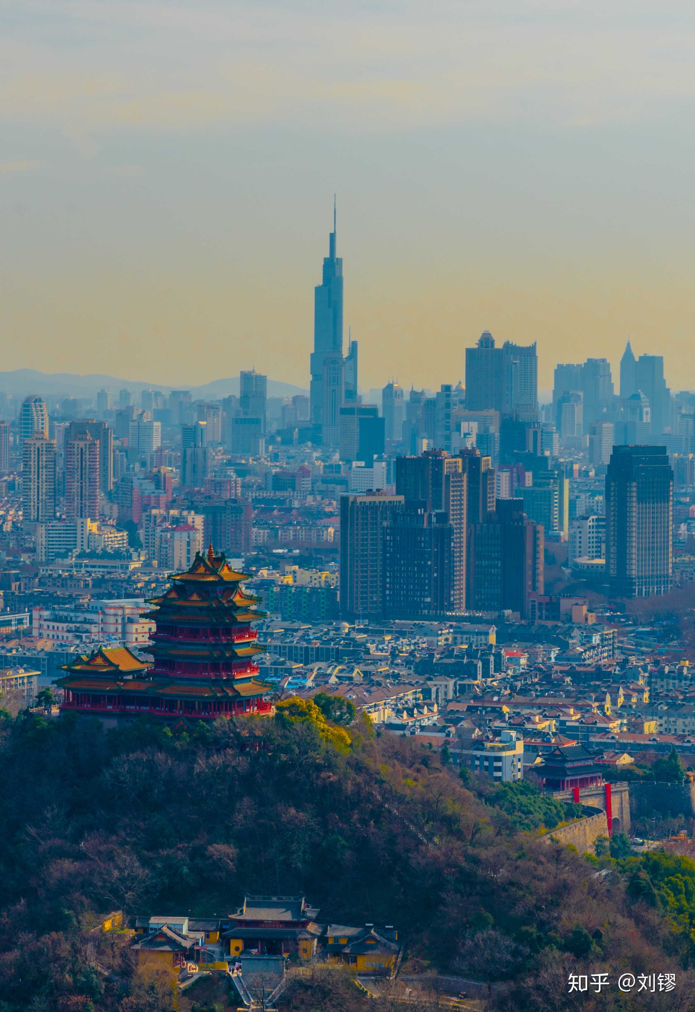 南京城的历史感和现代感的对比