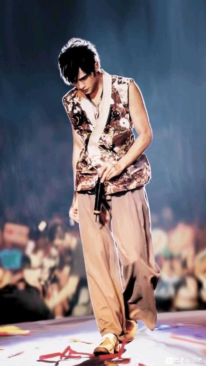 参与评论互动登录用全身心爱佐助 我最爱无与伦比演唱会时的他