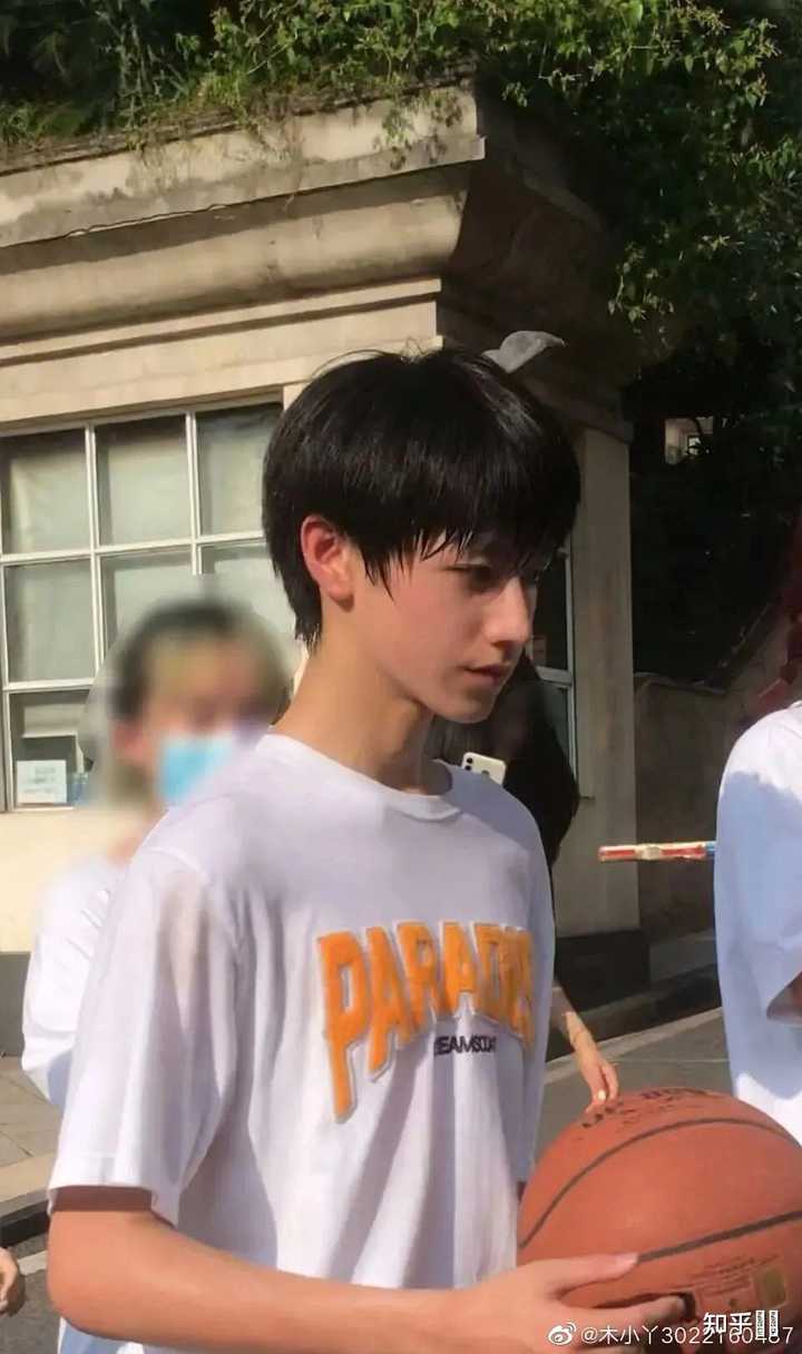 好多人对朱志鑫的颜值评价好高,朱志鑫的颜值真的高到惊为天人吗? - 知乎