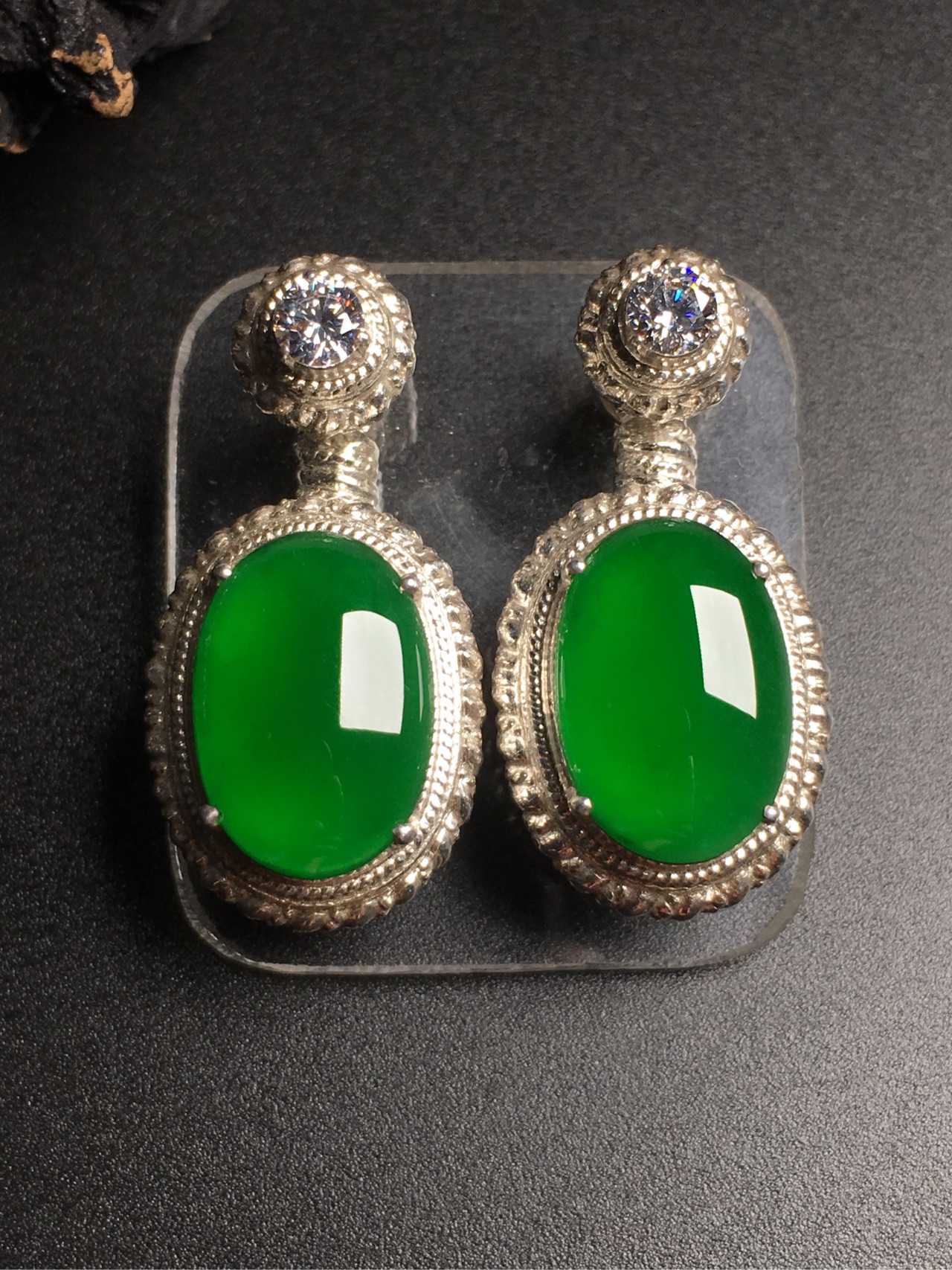 12-18,高冰帝王绿耳钉,底子纯净,翠色欲滴,大气,实力货,收藏保值品