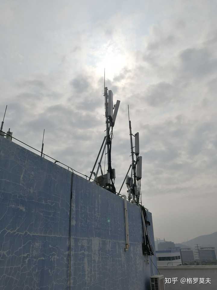 我家是顶楼,被建了好几个基站,是在我们不知道的