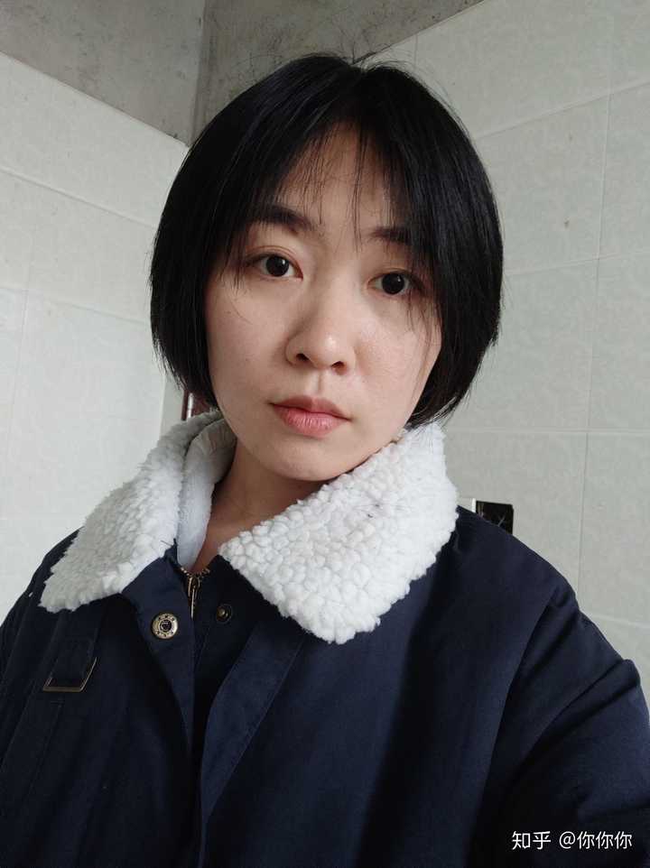 扁头方脸剪个短头发会不会好些 ?