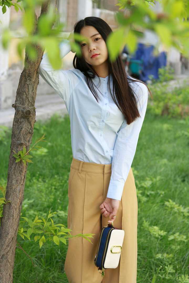 女生有个特别漂亮的女朋友是什么体验?